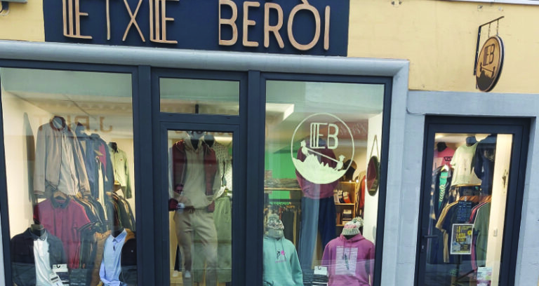 Vitrine de la boutique Etxe Beròi, mode homme à Morlaàs
