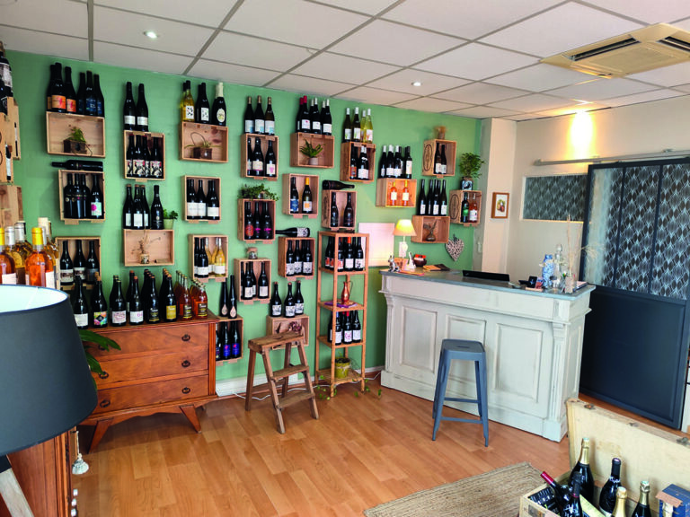 Intérieur du Grenier, cave et épicerie fine à Morlaàs